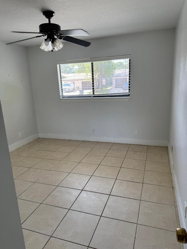 Building Photo - 1216 Periwinkle Pl