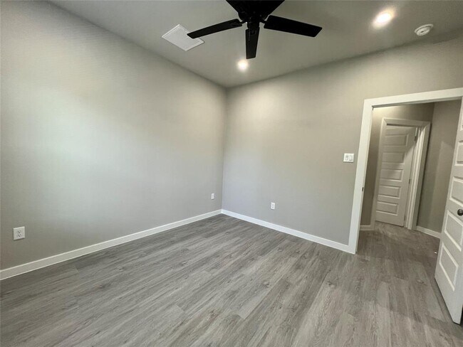 Building Photo - 8157 Tate St