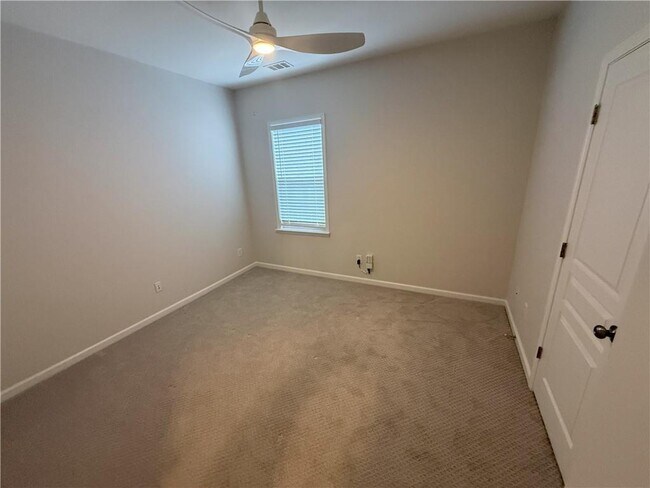 Building Photo - 1460 Vinery Ave