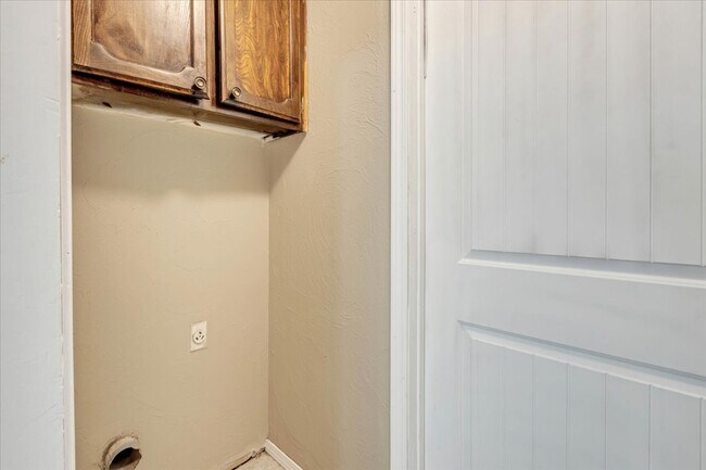 Building Photo - 1611 Briarcliff Ct