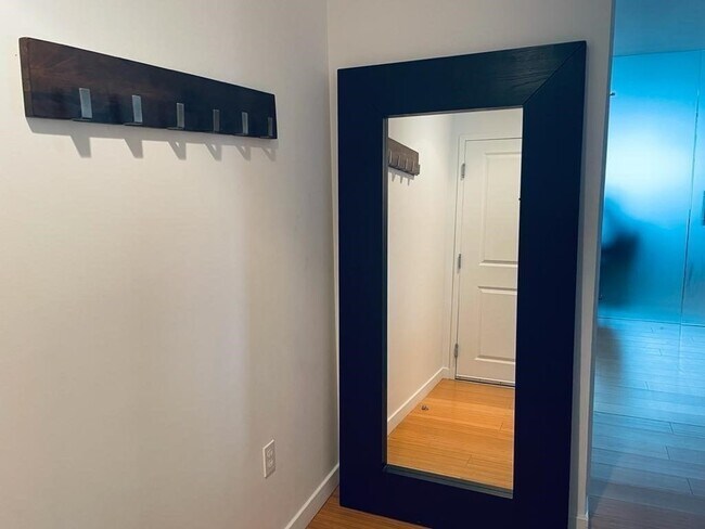 Building Photo - 16 Miner St