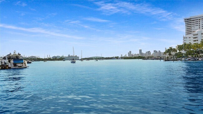 Building Photo - 1340 Lincoln Rd