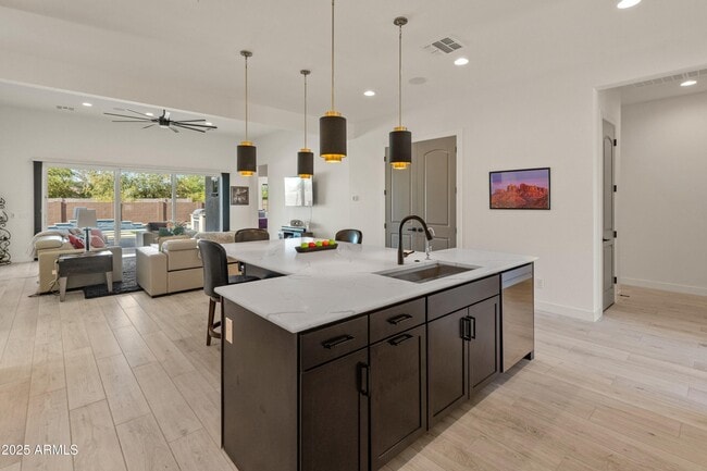 Building Photo - 4236 E Whisper Rock Trl