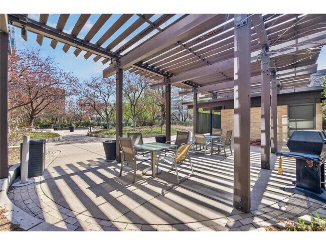 Building Photo - 19 S 1st St