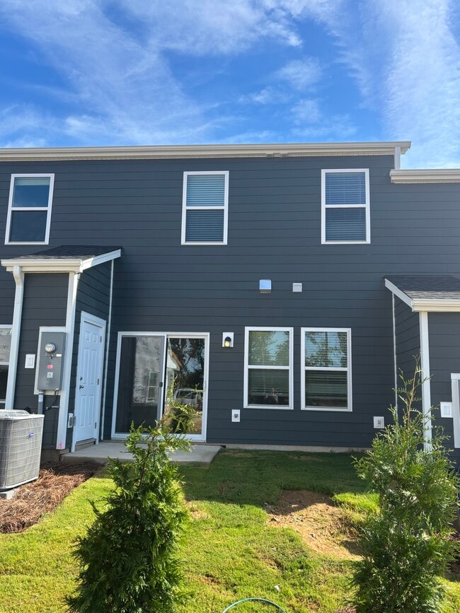 Building Photo - 222 Tiger Lily Dr