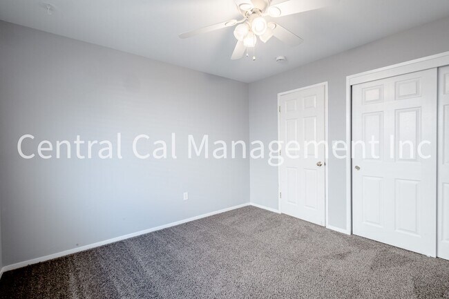 Building Photo - 3 Bedroom/2 Bath with Pool in the Southwest - $2295 Per Month!