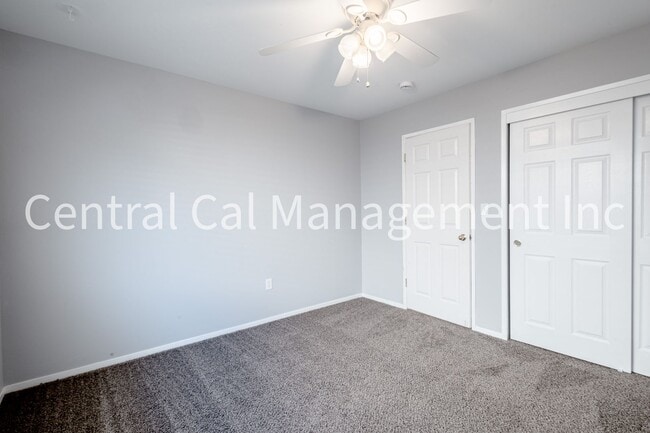 Building Photo - 3 Bedroom/2 Bath with Pool in the Southwest - $2395 Per Month!