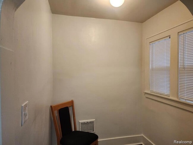 Building Photo - 196 Bondale Ave