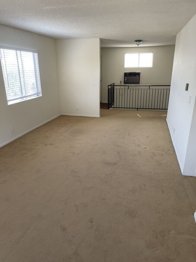 Building Photo - 704 Lookout Dr