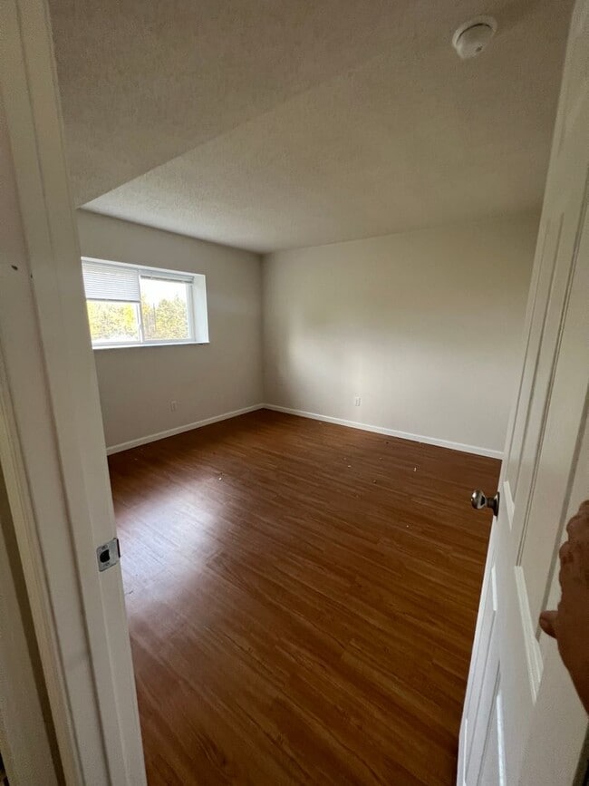 Building Photo - Large 4 Bedroom Home at I-44 and HWY 100