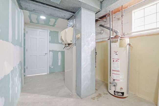 Building Photo - 475 Courtesy Ln