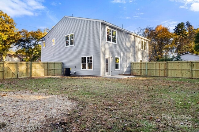 Building Photo - 990 Shearer Rd