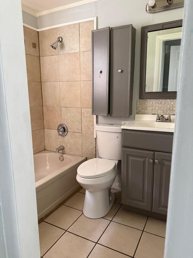 Building Photo - Welcoming 2-bed, 2-bath Home Ready for Move-In