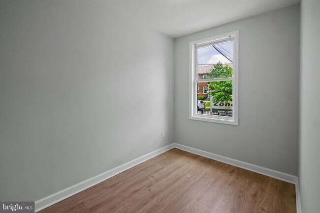Building Photo - 182 36th St NE