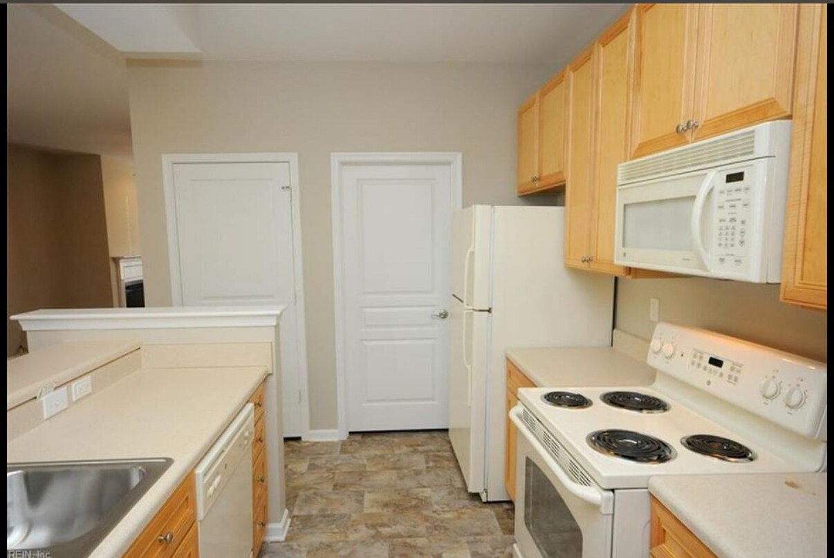Building Photo - 5320 Hayton Way