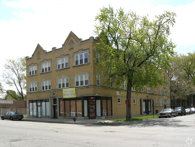 Building Photo - 723 W 111th St