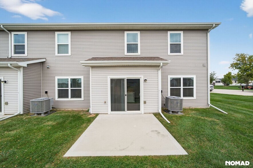 Building Photo - 912 Maywood Ln