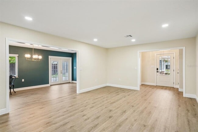 Building Photo - 4100 Overlook Dr NE
