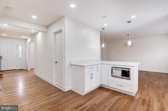 Building Photo - 9704 Hall Rd