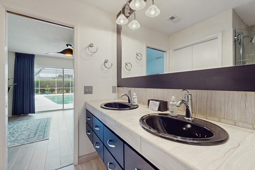 Building Photo - 5111 Canterbury Dr