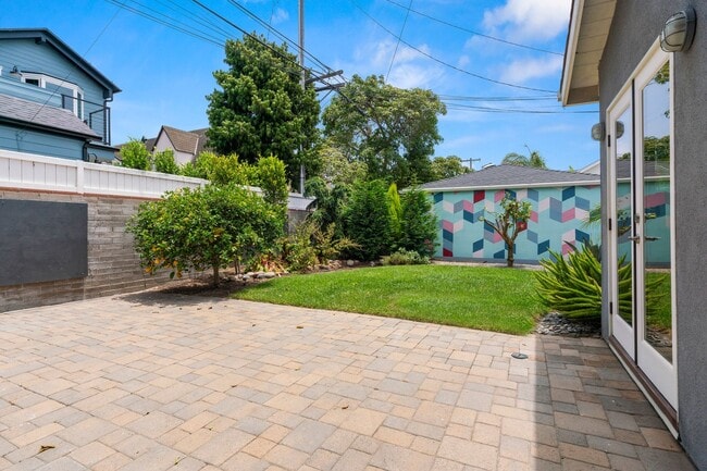 Building Photo - Crown Point 4Bed 3Bath (2 Primary suites) ...