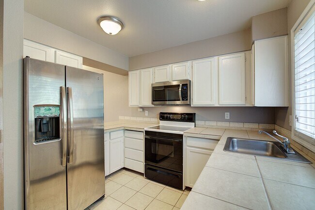Building Photo - 2bd/2.5ba Woodinville Townhome