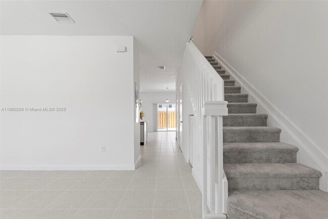 Building Photo - 2656 SE 28th St