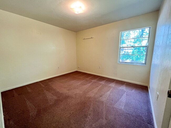 Building Photo - 3BR/2BA House in NW Gainesville  Available Mid-March