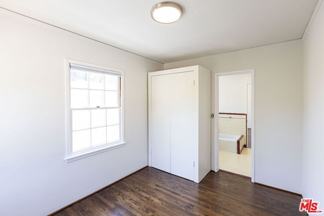 Building Photo - 2547 Canyon Dr