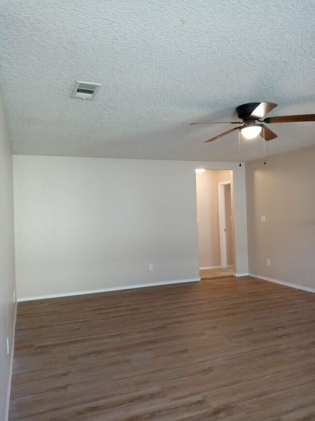 Building Photo - RIO RANCHO THREE BEDROOM