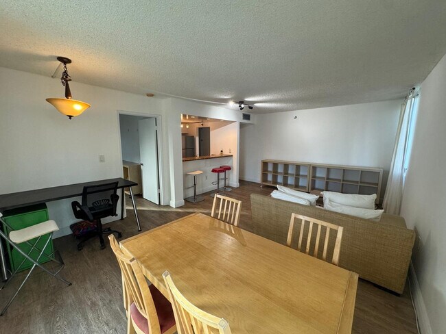 Building Photo - 850 N Miami Ave