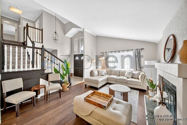 Building Photo - 353 S Heatherstone St