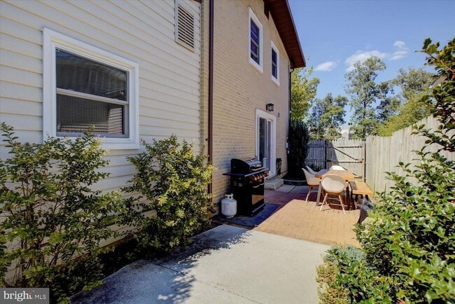 Building Photo - 5208 10th Pl S