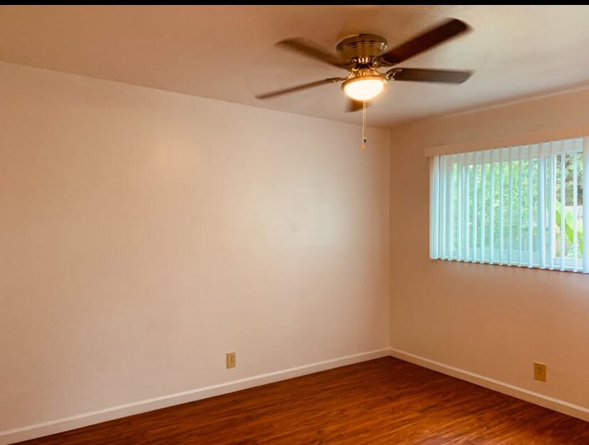 Window blinds in bedrooms - 10 W Swain Rd