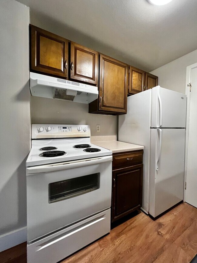 Building Photo - Robertson1005 (KC-JF)