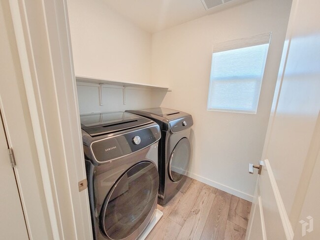 Building Photo - MOVE IN SPECIALL!!! $1000 OFF FIRST MONTH'S RENT!