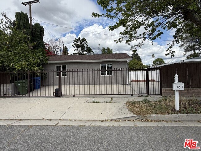 Building Photo - 18601 Hiawatha St