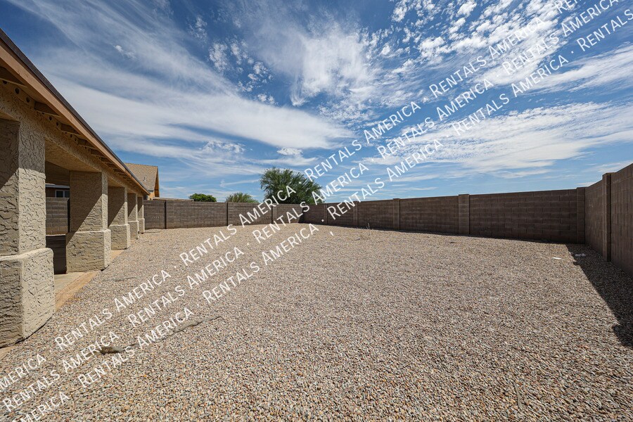 Building Photo - 4819 E Whitehall Dr