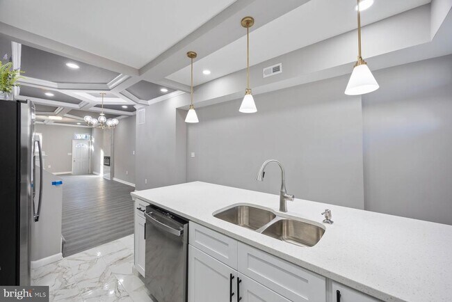 Building Photo - 723 N Luzerne Ave