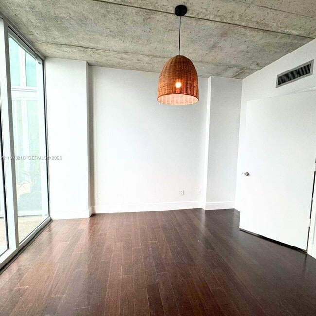 Building Photo - 690 SW 1st Ct