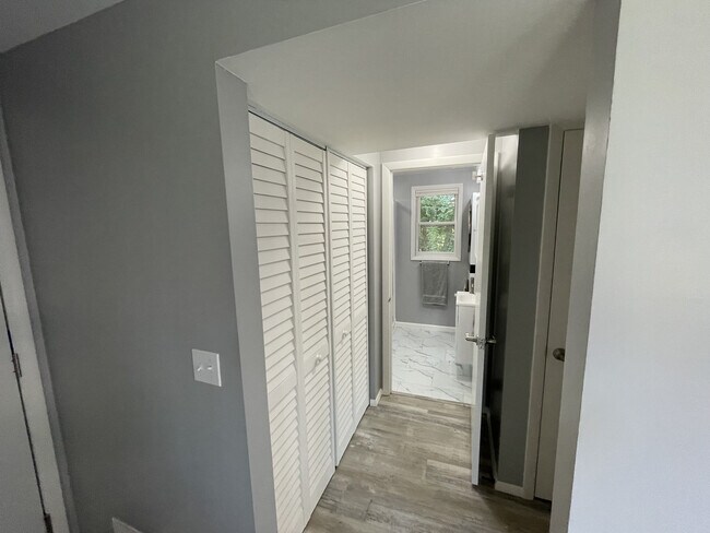 Building Photo - 13 Pawling St