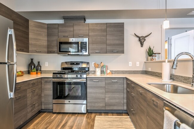 Building Photo - Prelude at Paramount