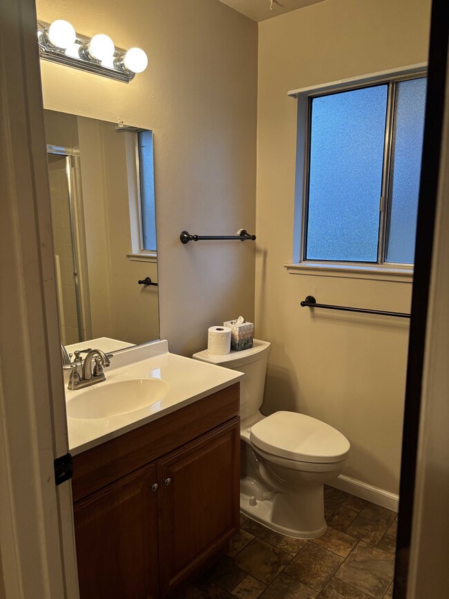 Building Photo - 1714 Kent St