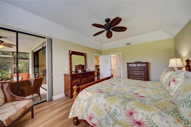 Building Photo - 6101 SE Landing Way