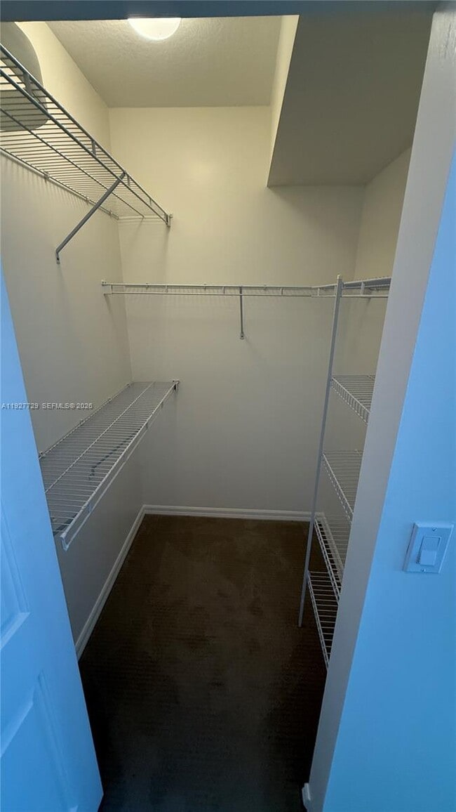 Building Photo - 347 N New River Dr E