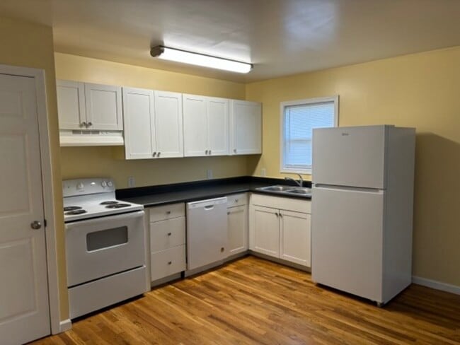 Building Photo - 6 Townview Dr