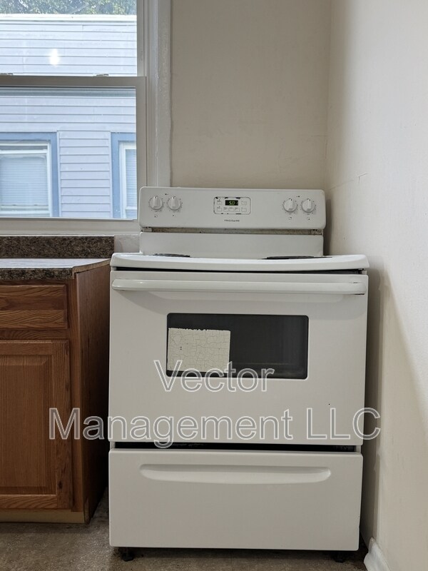 Building Photo - 34 Wolcott St