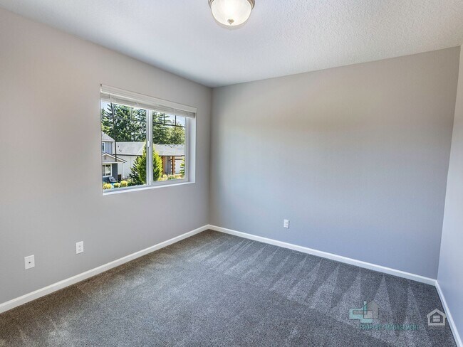 Building Photo - Spacious 4 Bedroom Home with Solar Power Near Cooper Mountain Nature Park