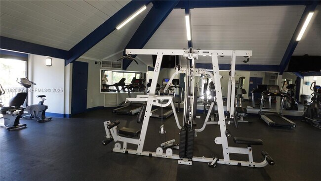 Building Photo - 1470 NE 123rd St