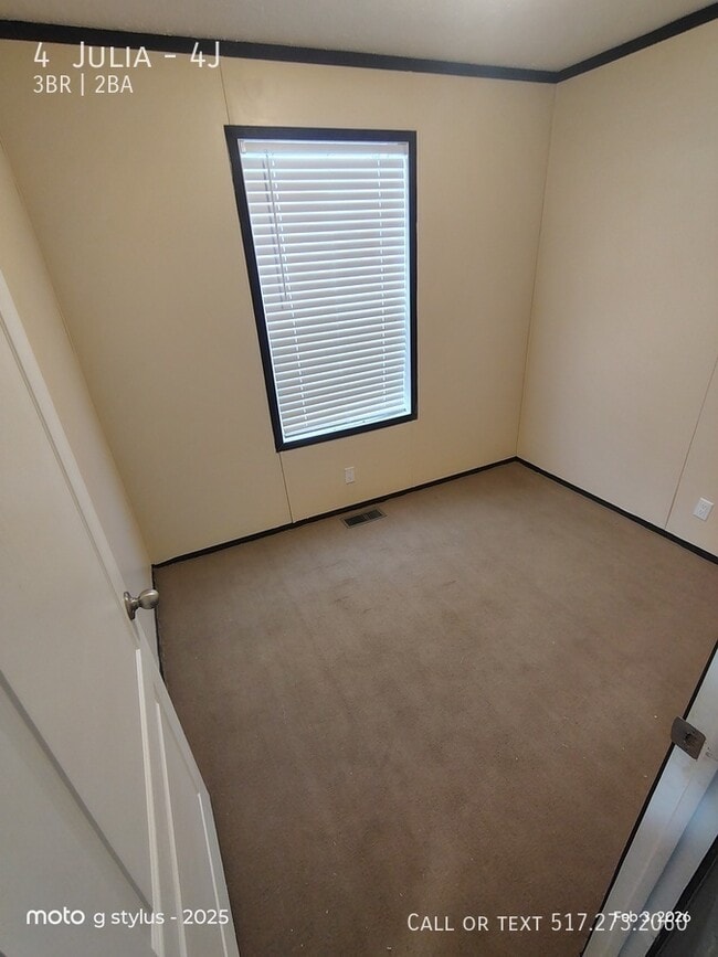 Building Photo - 4 Julia